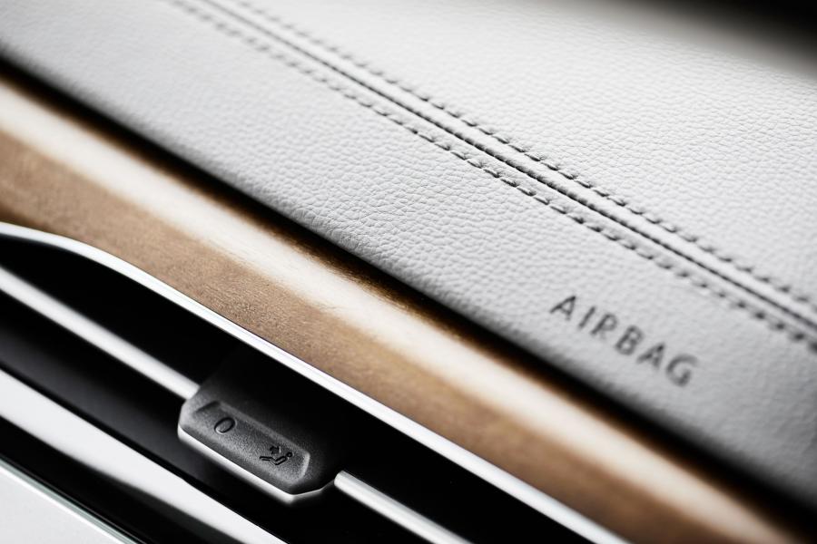 Детали интерьера Volkswagen Arteon Shooting Brake Elegance 2020 года  (WW) (фото 38 из 45)